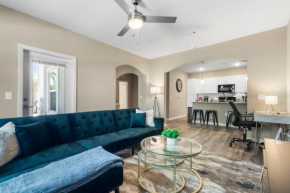 Chic 2BR/2BA Condo: Pool & More!